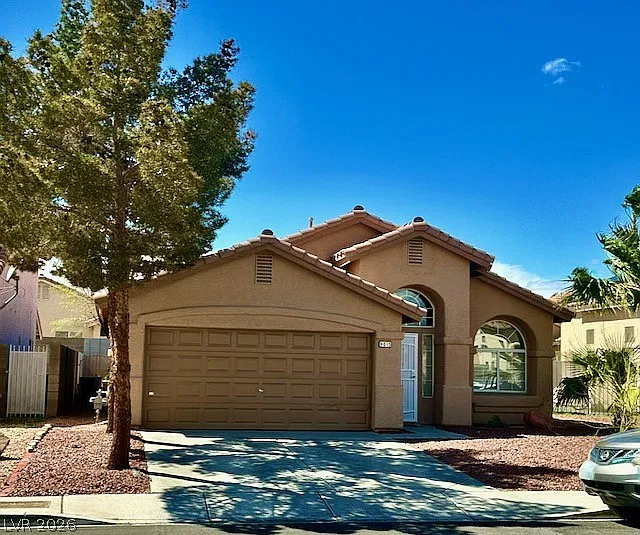 3 bed, 2.0 bath, 1477 sqft, $2,150 — Photo 2