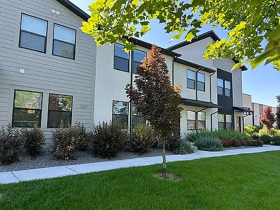 1st image of 220 N Spring Creek Pkwy Unit 1