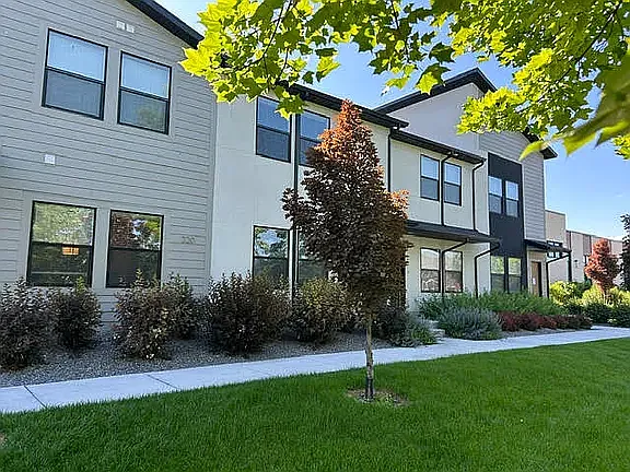 220 N Spring Creek Pkwy #1