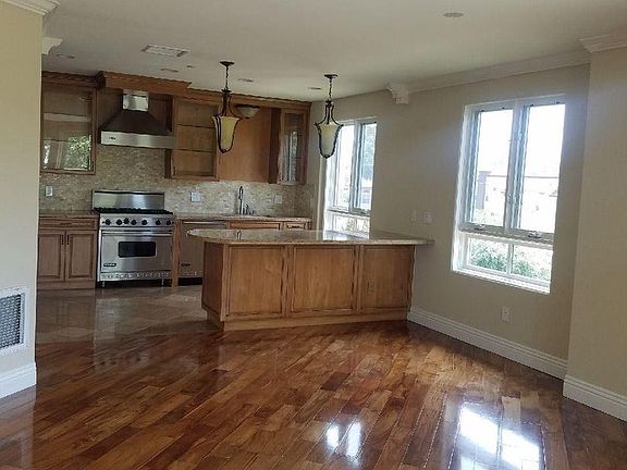 4th image of 4350 Vantage Ave APT 201