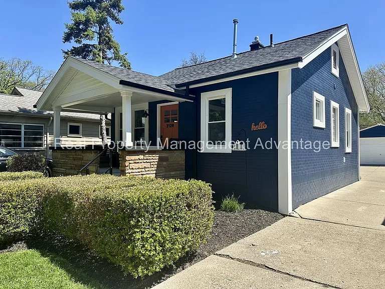 2128 Romeo St — Photo 2