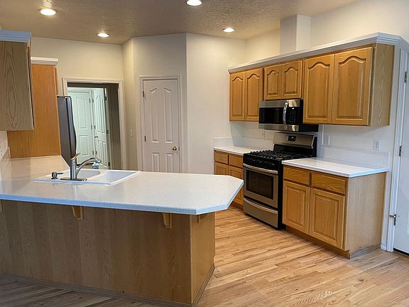 Stainless steel appliances with new microwave and dishwasher