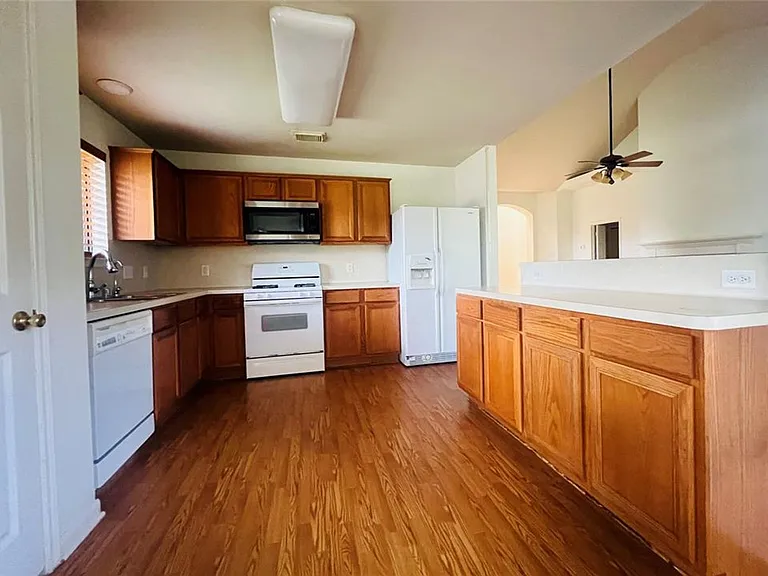 1931 Stanford Park Ct — Photo 6