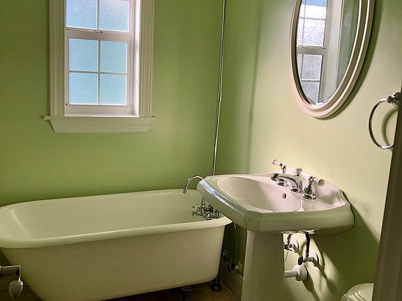 Claw foot tub guest bath