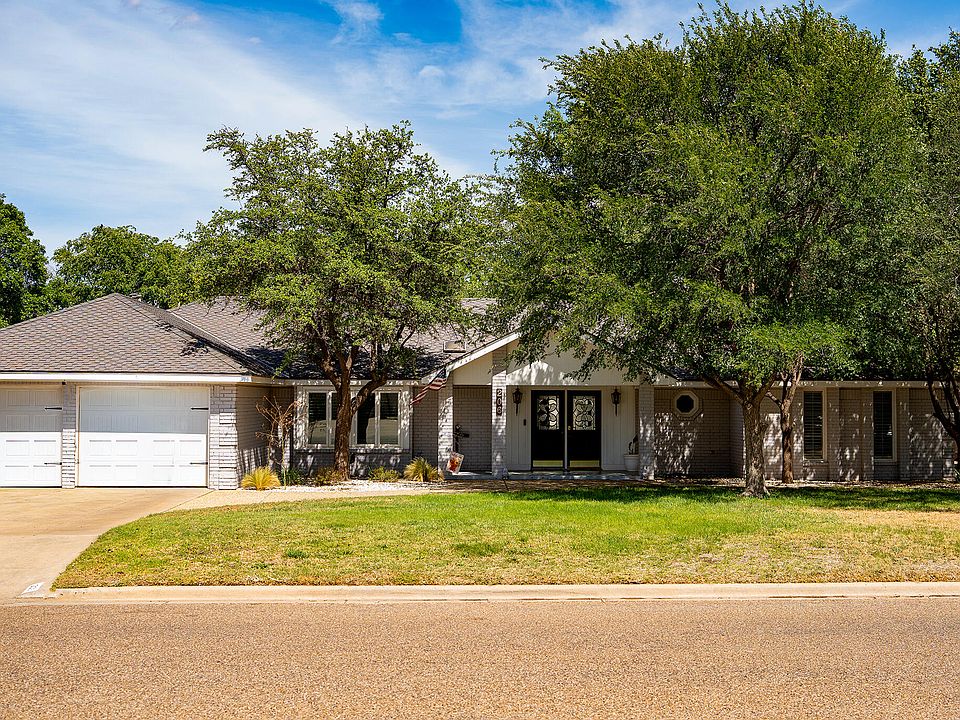 1st image of 206 Navasota Dr
