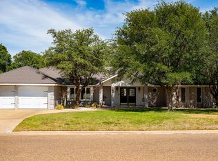 206 Navasota Dr, Plainview, TX 79072