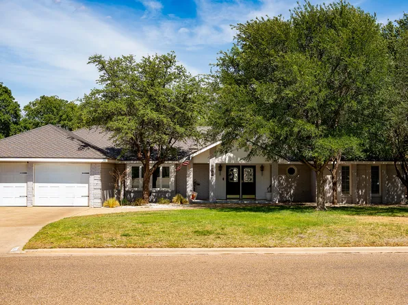 206 Navasota Dr, Plainview, TX 79072