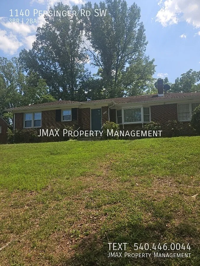 Comfort, Charm & Space in Southwest Roanoke — Photo 1