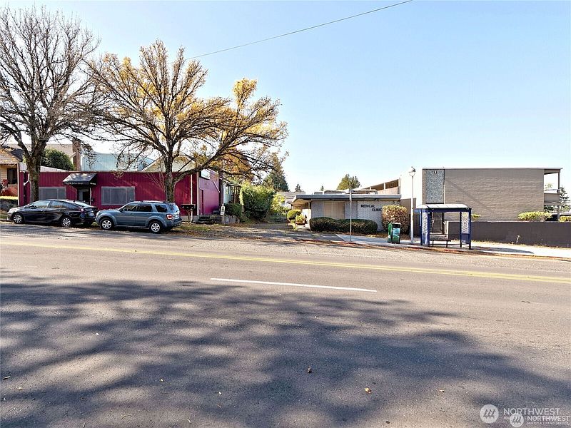 5th image of 6517 35th Avenue SW