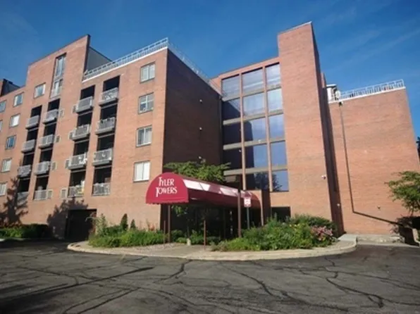 1450 Plymouth Ln, Elgin, IL