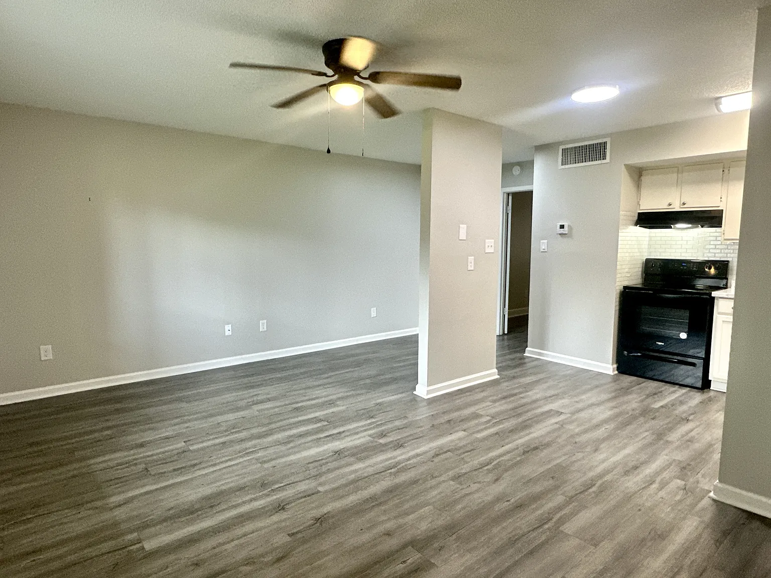 200 W Adair St - A5 — Photo 3