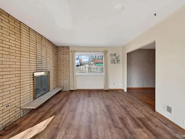 15226 Everly St — Photo 6