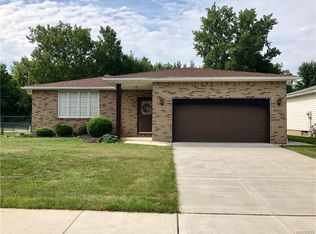 3 View Ct, Depew, NY 14043