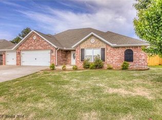 1111 Clydesdale Dr, Centerton, AR 72719