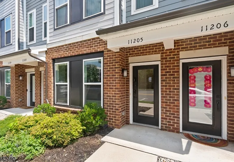 7 Jessica Ln #11205 — Photo 21