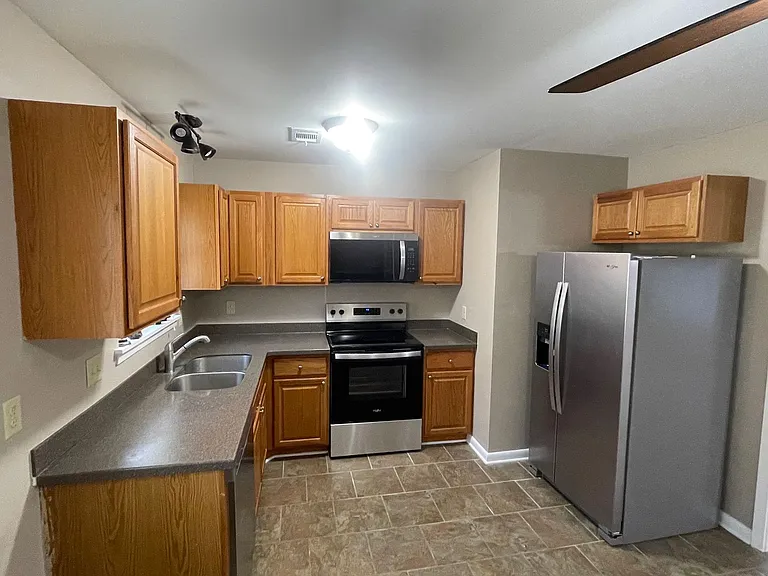 1101 Lehman Dr — Photo 6