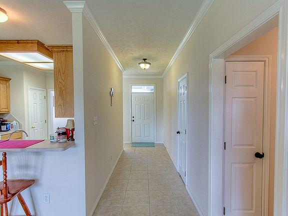 2nd image of 1000 Gardenia St