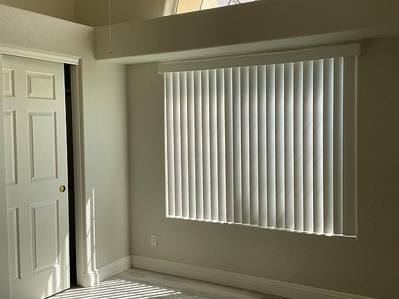 3rd image of 2464 Fox Run Ln