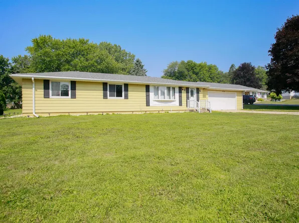 2026 Eagle Dr, Freeport, IL 61032