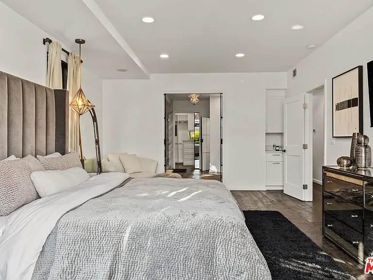 3159 Thatcher Ave — Photo 35