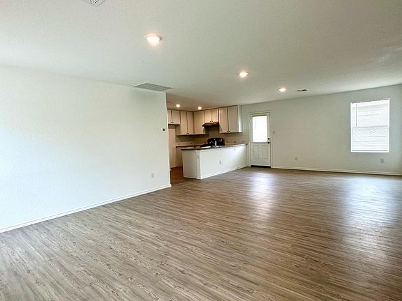 2nd image of 211 Presidio Pl