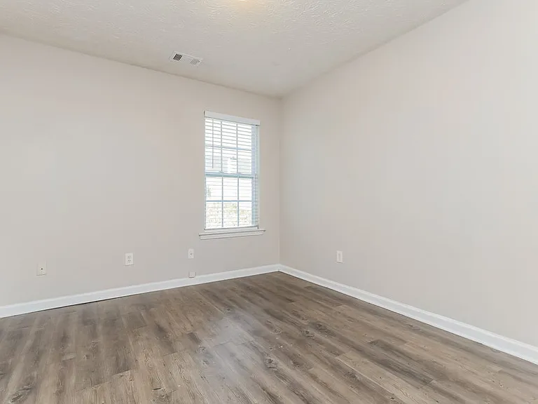 1810 Midcourt Way — Photo 11