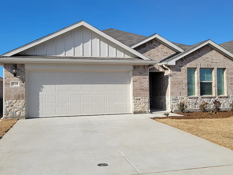 310 Sugarlands Dr — Photo 2