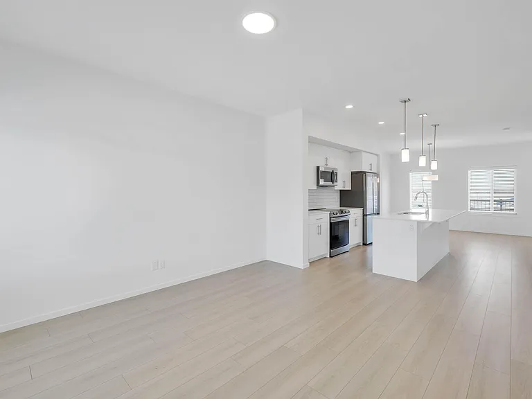 5243 21a Ave SW — Photo 25