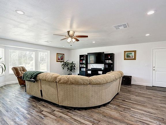 5th image of 11921 Sheldon Lake Dr