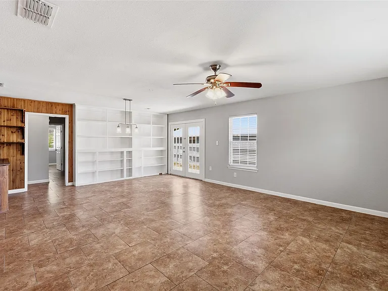 7000 Shannon Dr — Photo 5