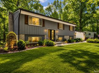 25136 Westmoreland Dr, Farmington Hills, MI 48336