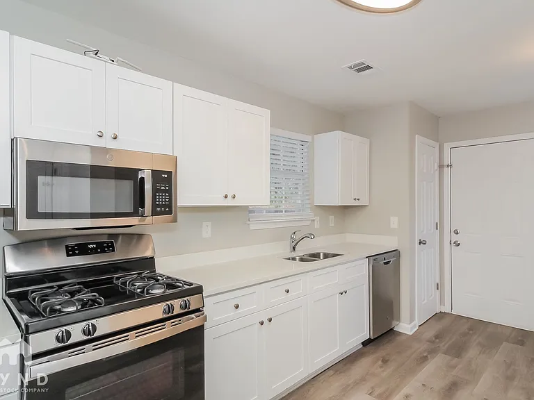 314 Summer Cv SW — Photo 3