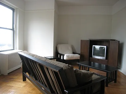 Rented by Metropolitan Equities | media 11