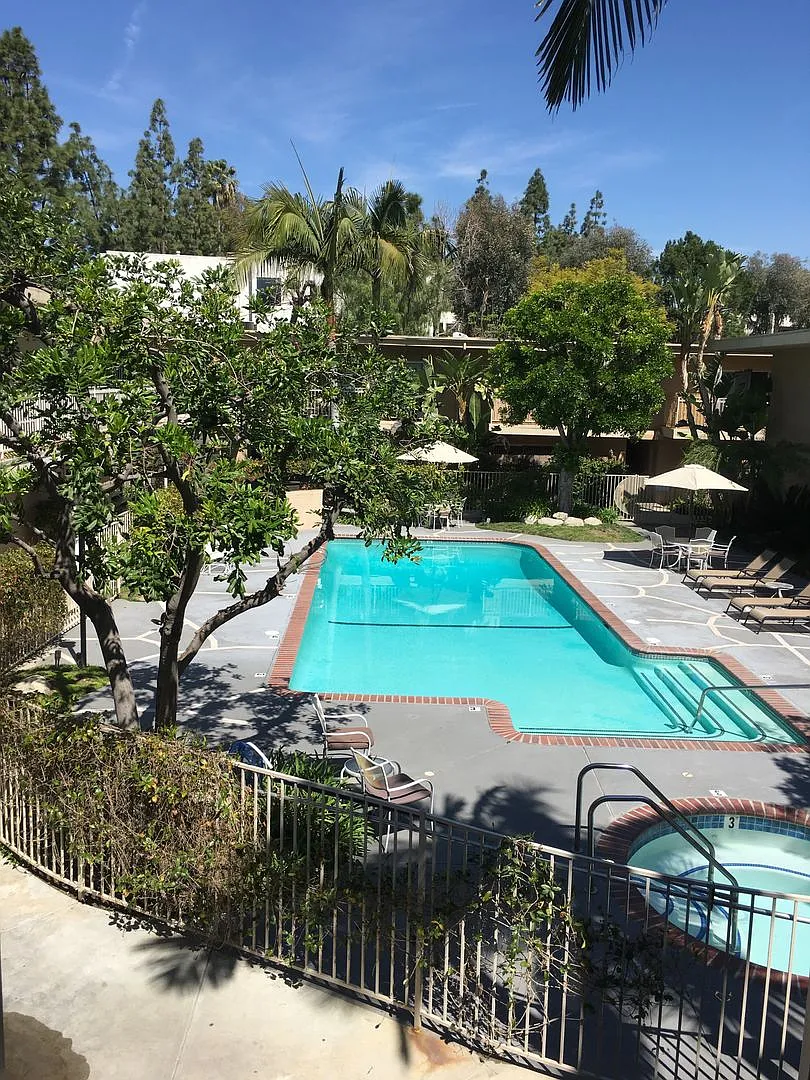 9600 Reseda Blvd — Photo 2