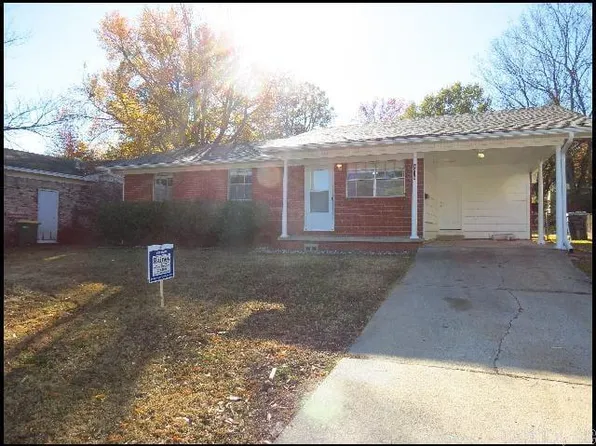 9215 Cloverhill Rd, Little Rock, AR 72205