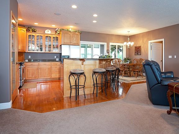 4th image of 64 Linda Ln