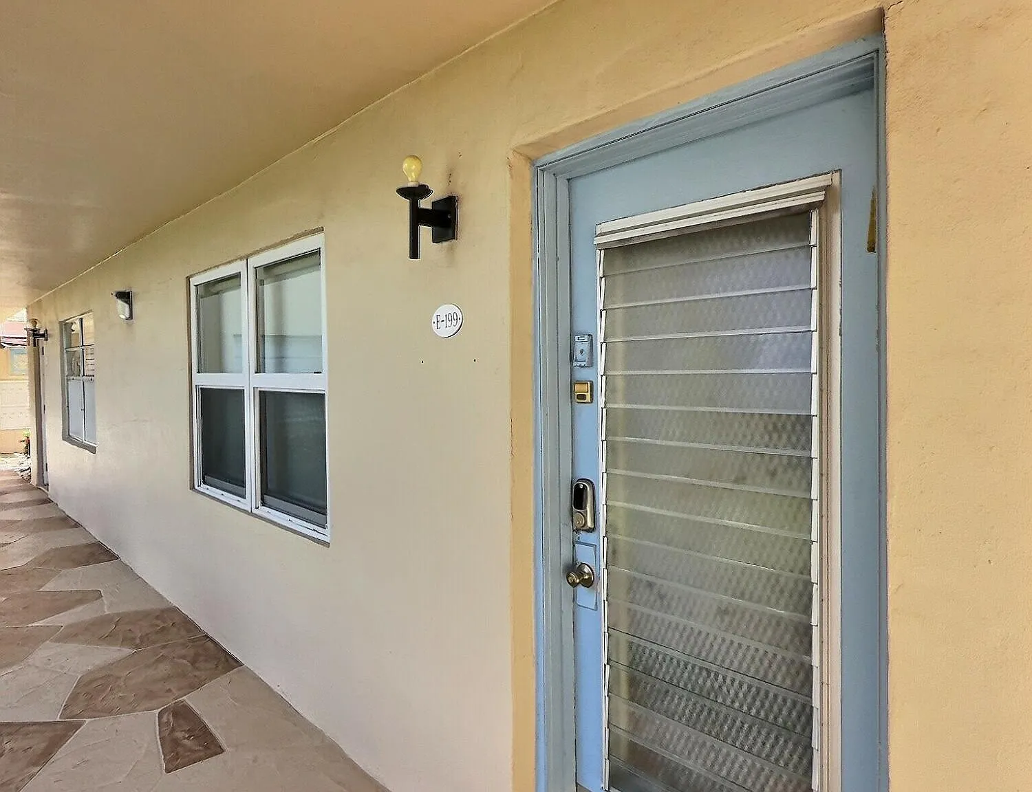 1 bed, 1.5 bath, 760 sqft, $2,200 — Photo 2