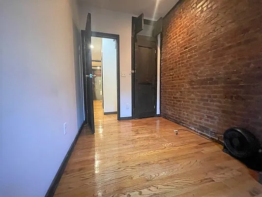 Rented by PocketBroker Inc | media 35