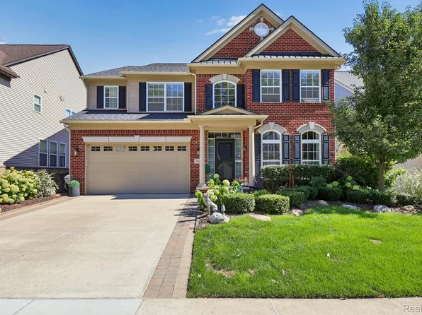 4960 W Stonegate Cir, Orion, MI 48359