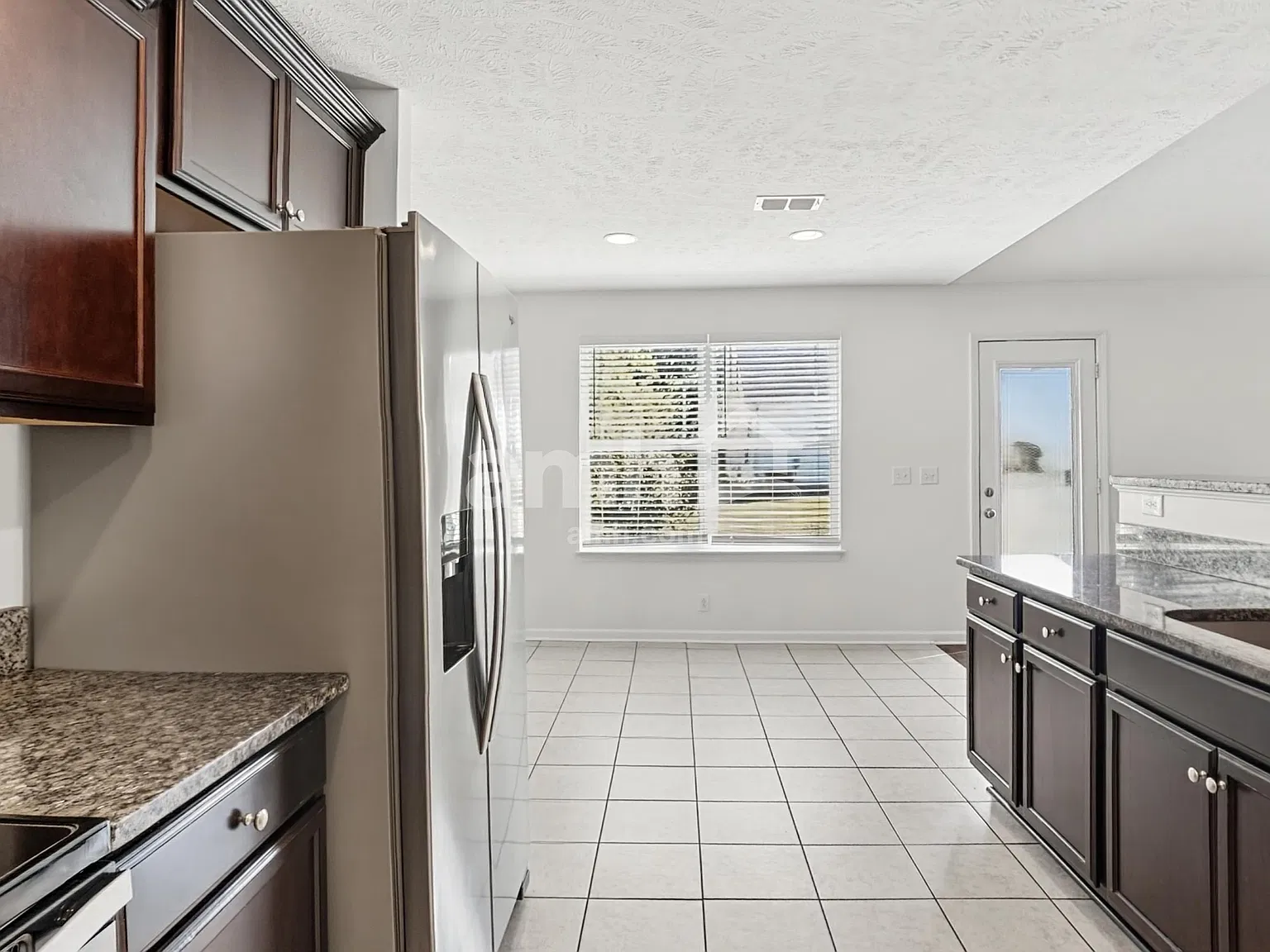 3 bed, 3.0 bath, 1896 sqft, $2,340 — Photo 4