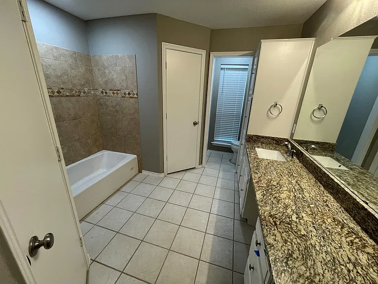 807 Rush Creek Dr — Photo 10