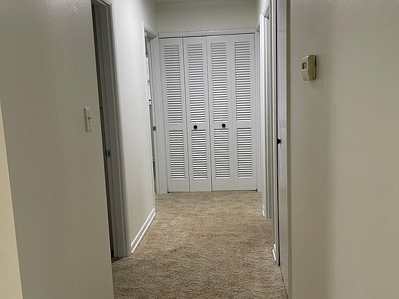 4th image of 712 Amherst Dr