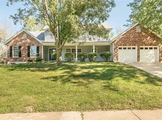 16255 Forest Meadows Dr, Chesterfield, MO
