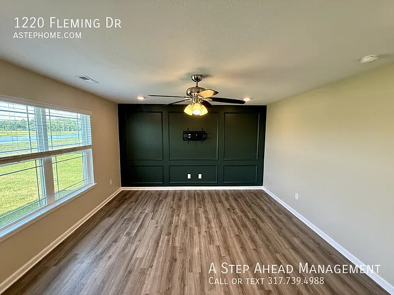 1220 Fleming Dr — Photo 3