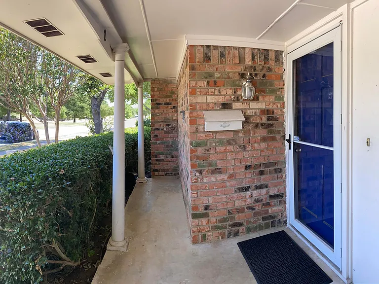 2736 Golfing Green Dr — Photo 6