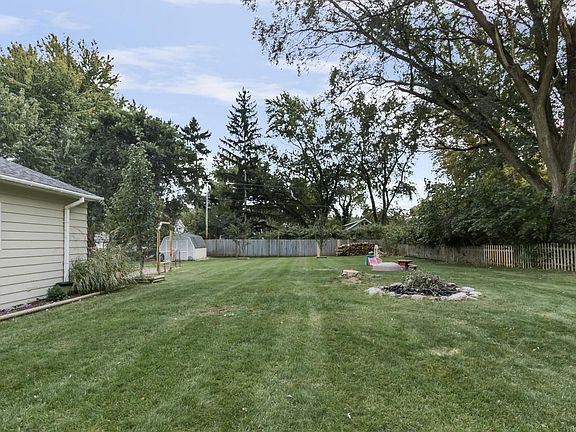 3rd image of 1604 Woodlawn Ave