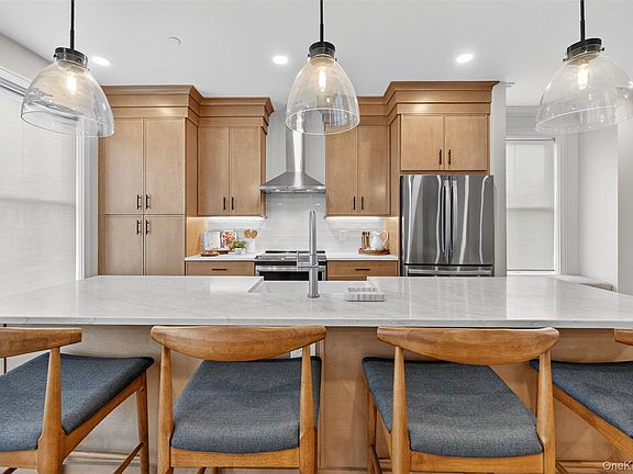 4th image of 1817 Soundview Court
