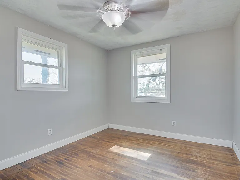 208 Maywood Dr — Photo 19