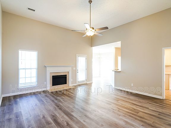 2nd image of 925 Bordeaux Pl