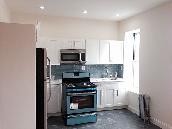2nd image of 261 Vernon Ave #3